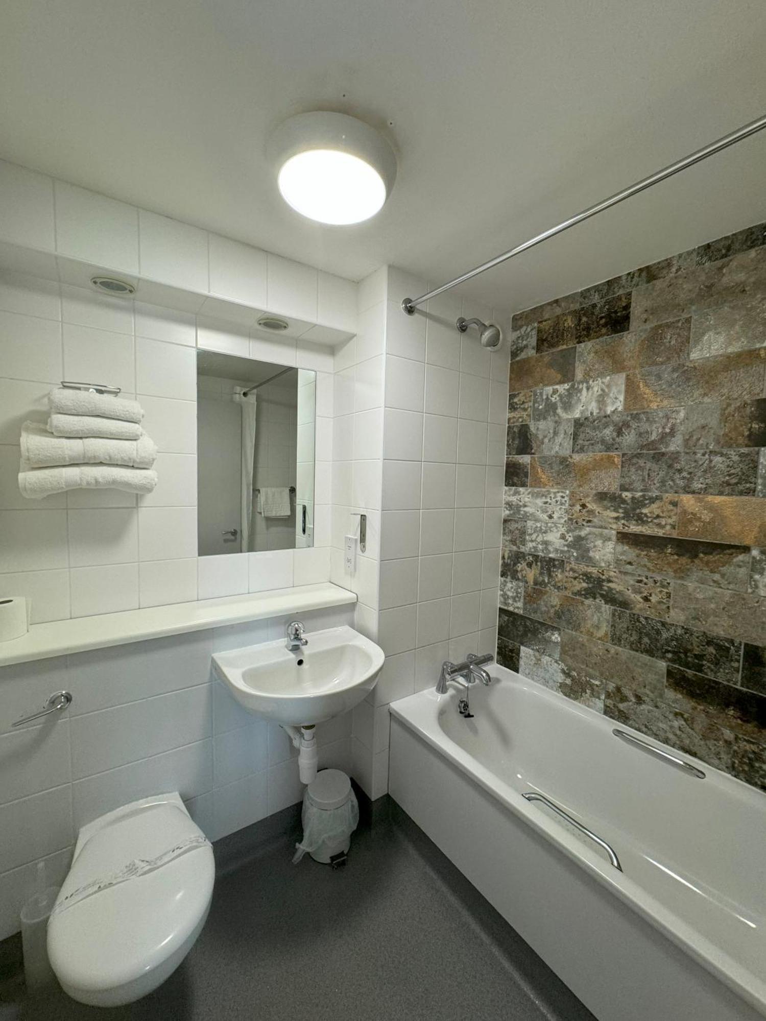 Citilodge Wakefield Hotel By Roomsbooked Екстер'єр фото