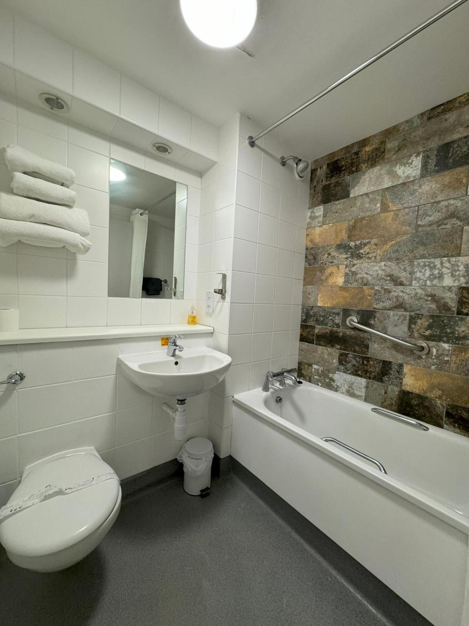 Citilodge Wakefield Hotel By Roomsbooked Екстер'єр фото